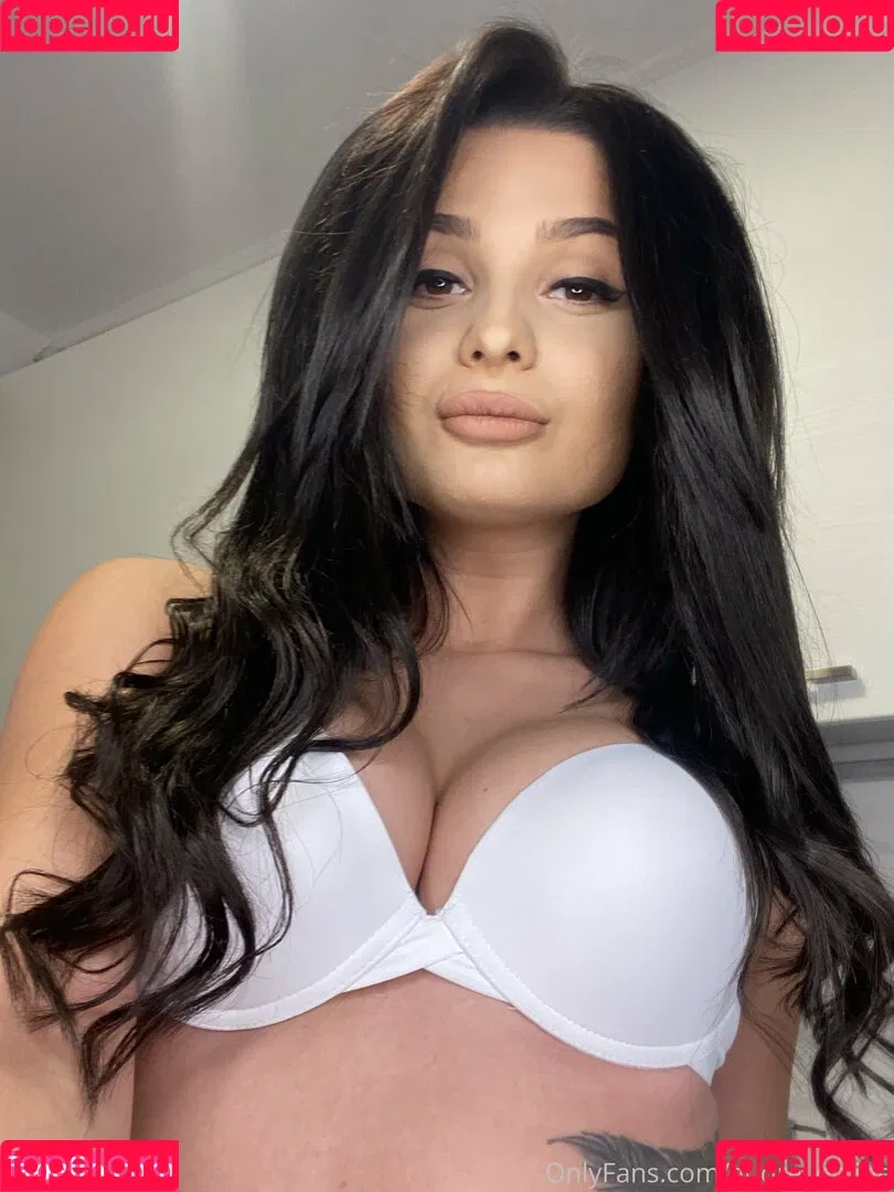 kimchopra Onlyfans Photo Gallery 