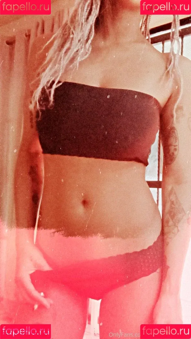 sourmoonstone Onlyfans Photo Gallery 
