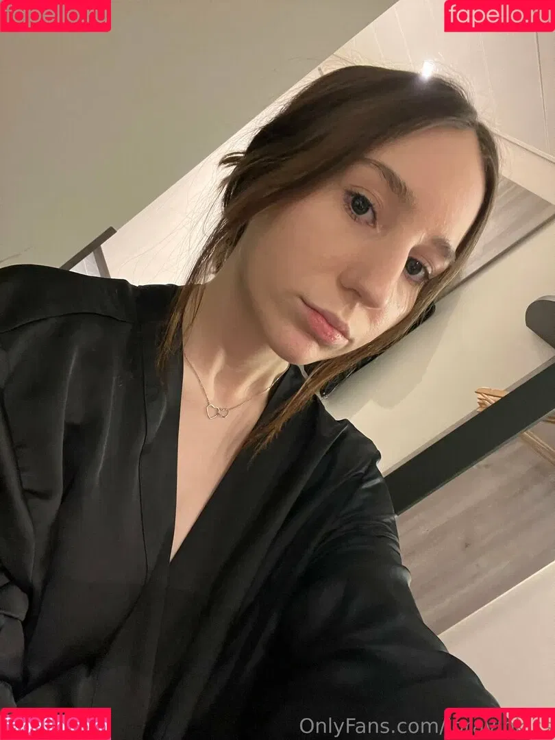 loravipkiss Onlyfans Photo Gallery 