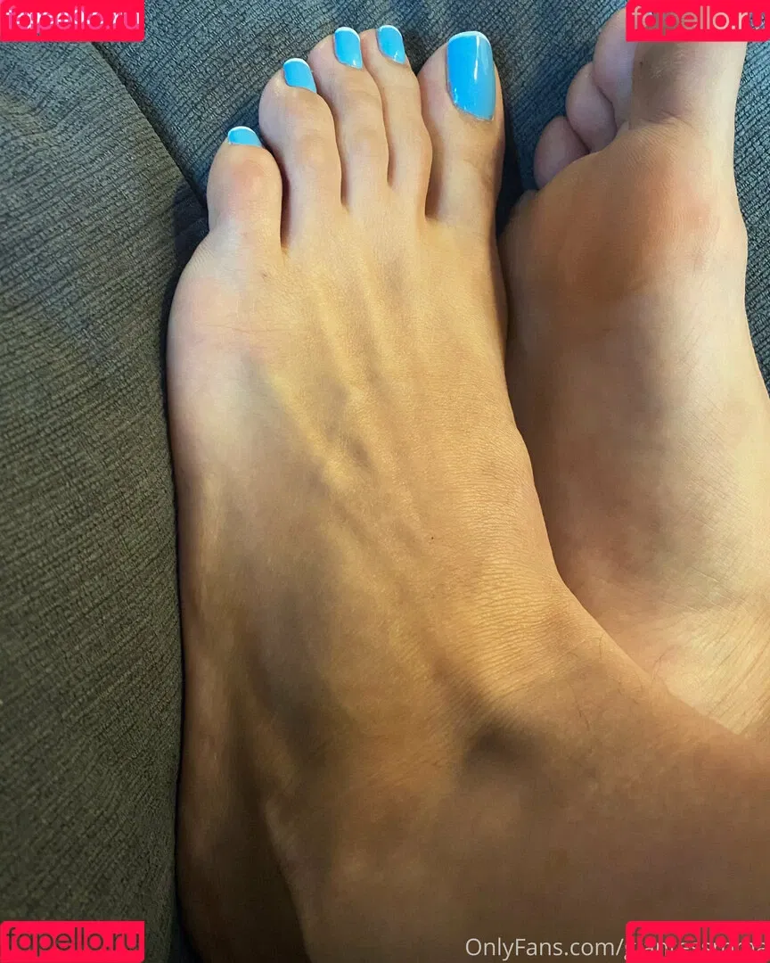 giantessroma Onlyfans Photo Gallery 