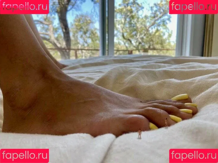 giantessroma Onlyfans Photo Gallery 