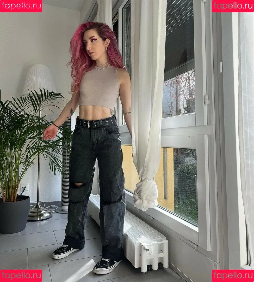 Sophie Burrell Onlyfans Photo Gallery 