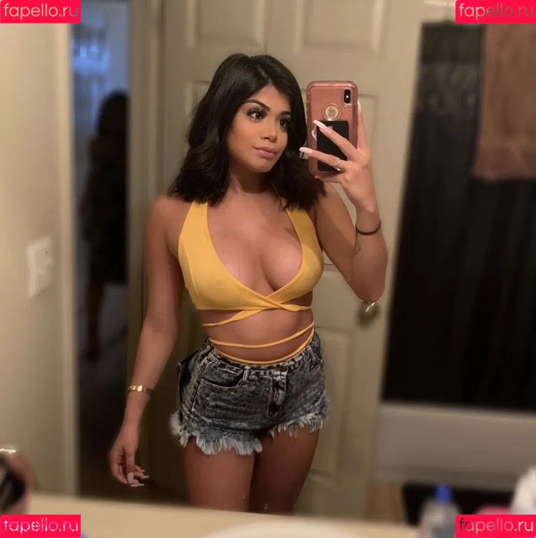 Daniela Chaverry Onlyfans Photo Gallery 