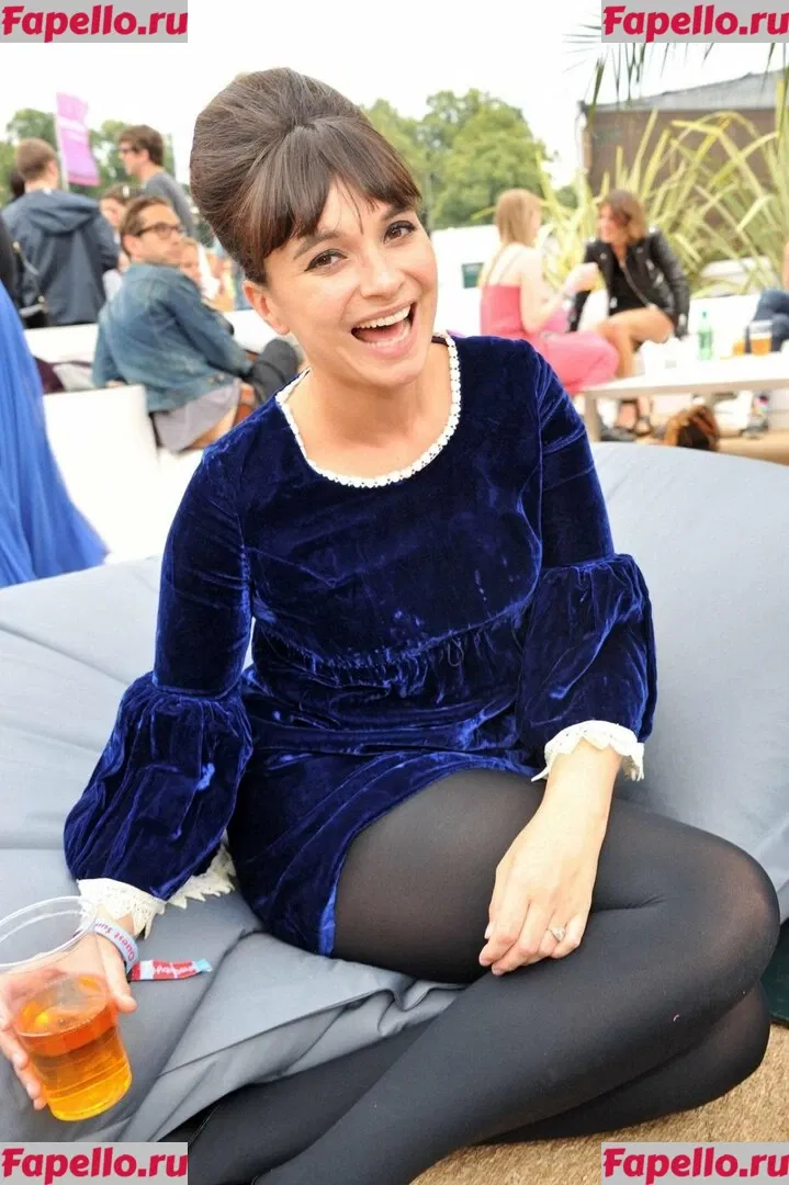 Gizzi Erskine Onlyfans Photo Gallery 