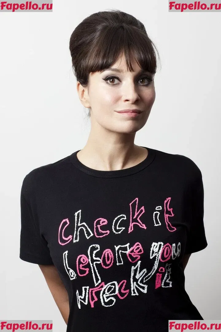 Gizzi Erskine Onlyfans Photo Gallery 