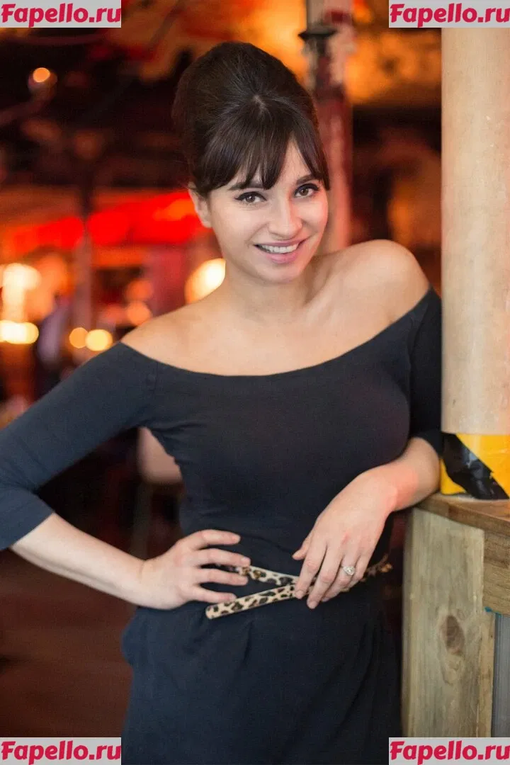 Gizzi Erskine Onlyfans Photo Gallery 