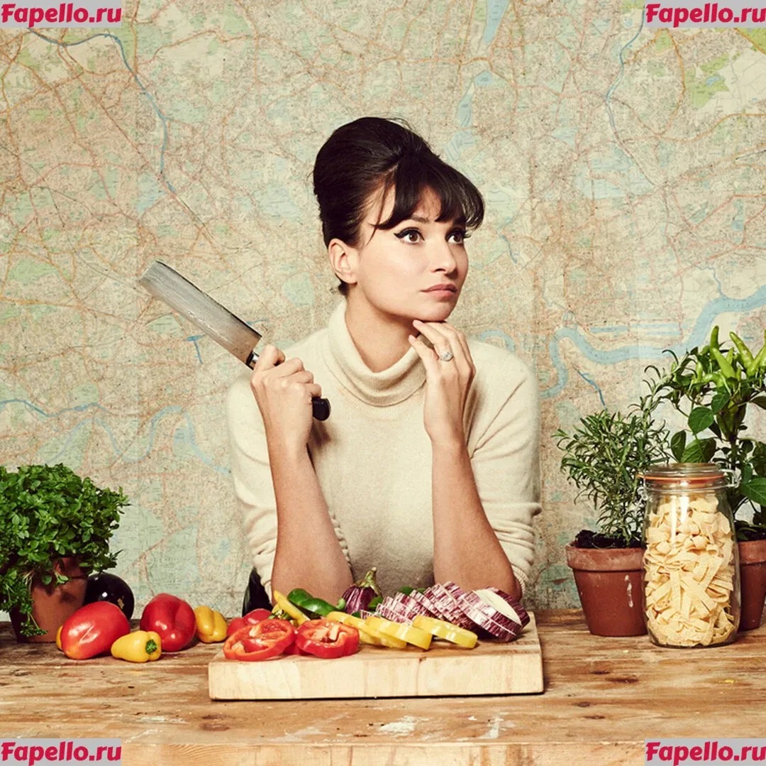 Gizzi Erskine Onlyfans Photo Gallery 