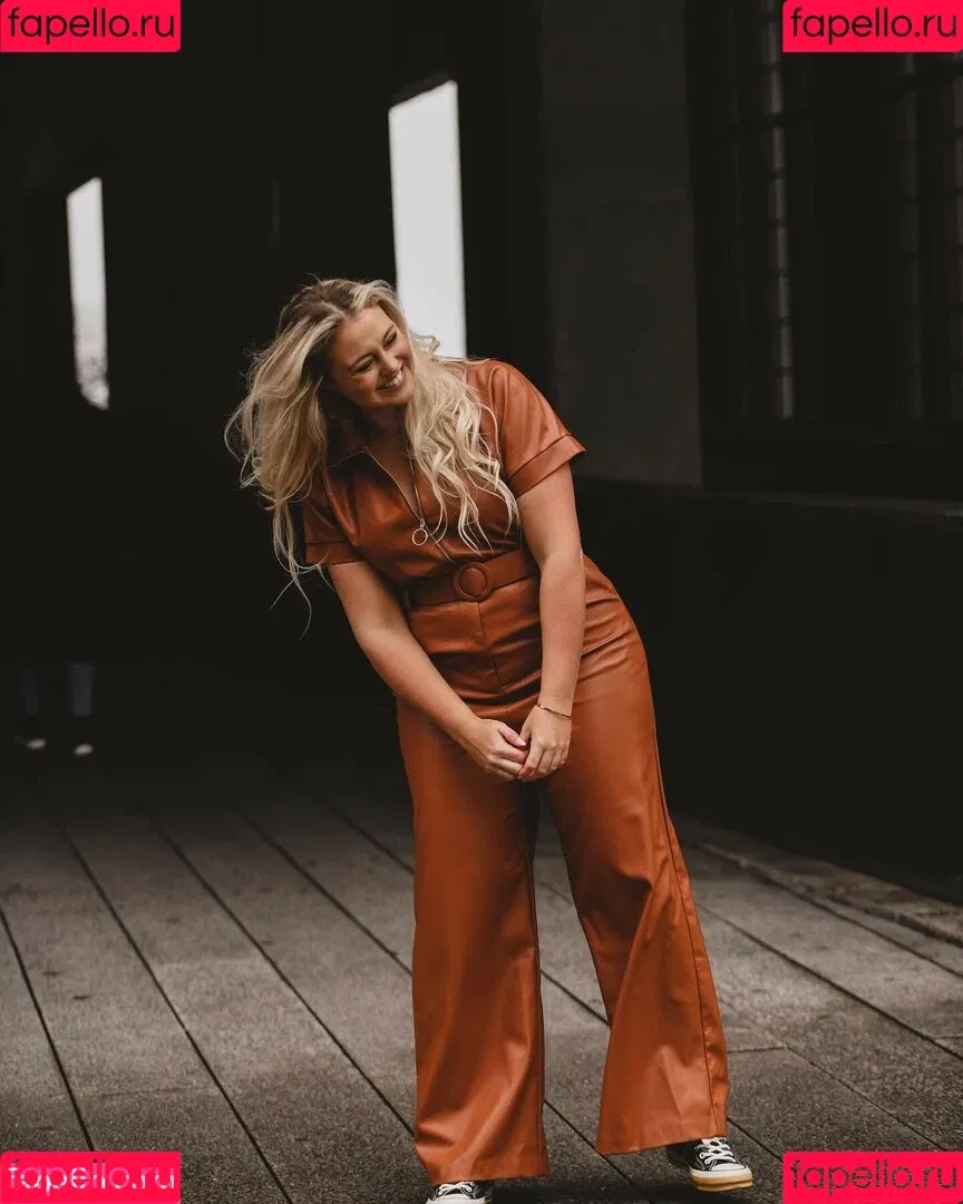 Iskra Lawrence Onlyfans Photo Gallery 