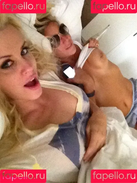 Jenny McCarthy Onlyfans Photo Gallery 