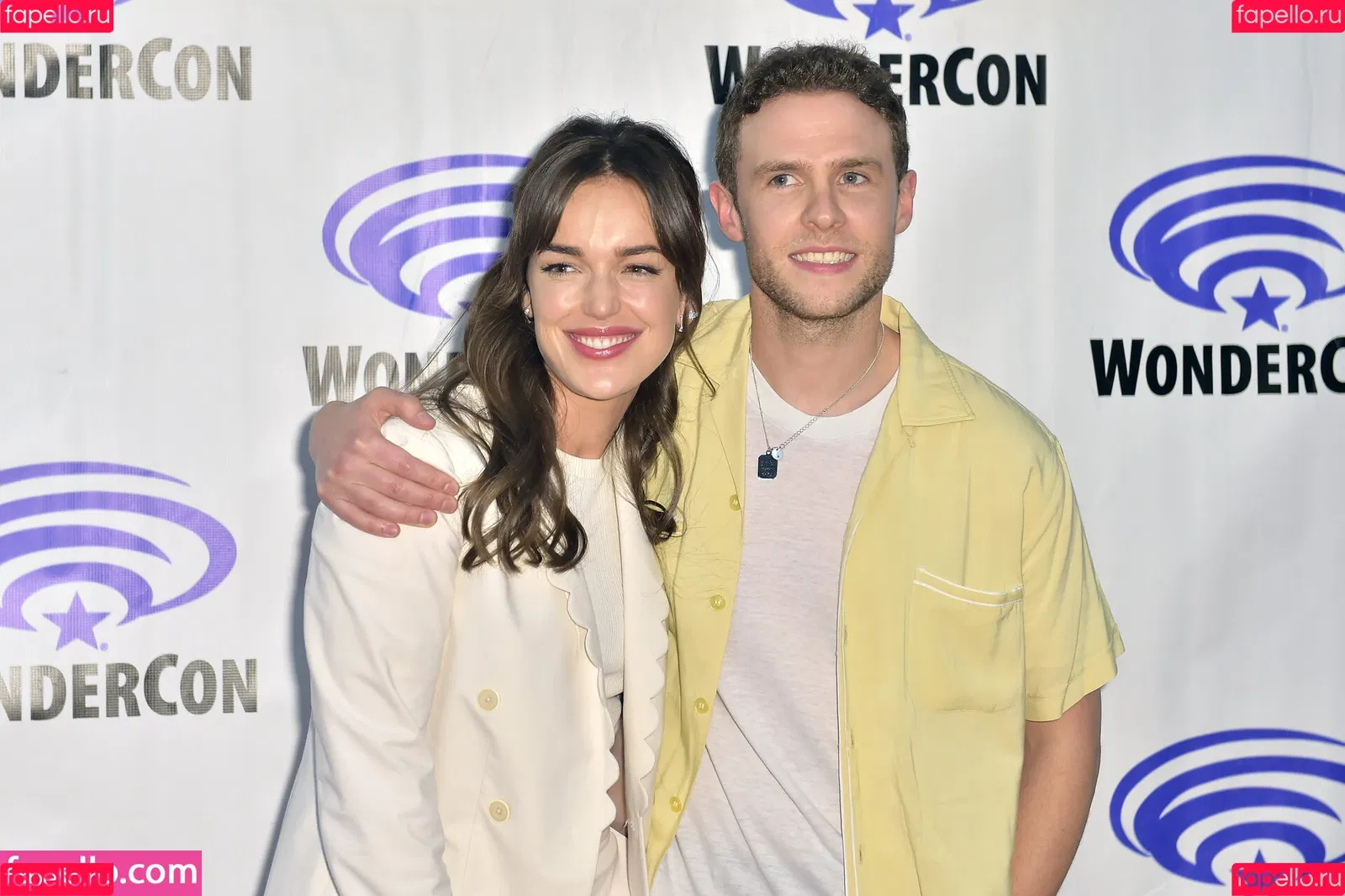 Elizabeth Henstridge Onlyfans Photo Gallery 