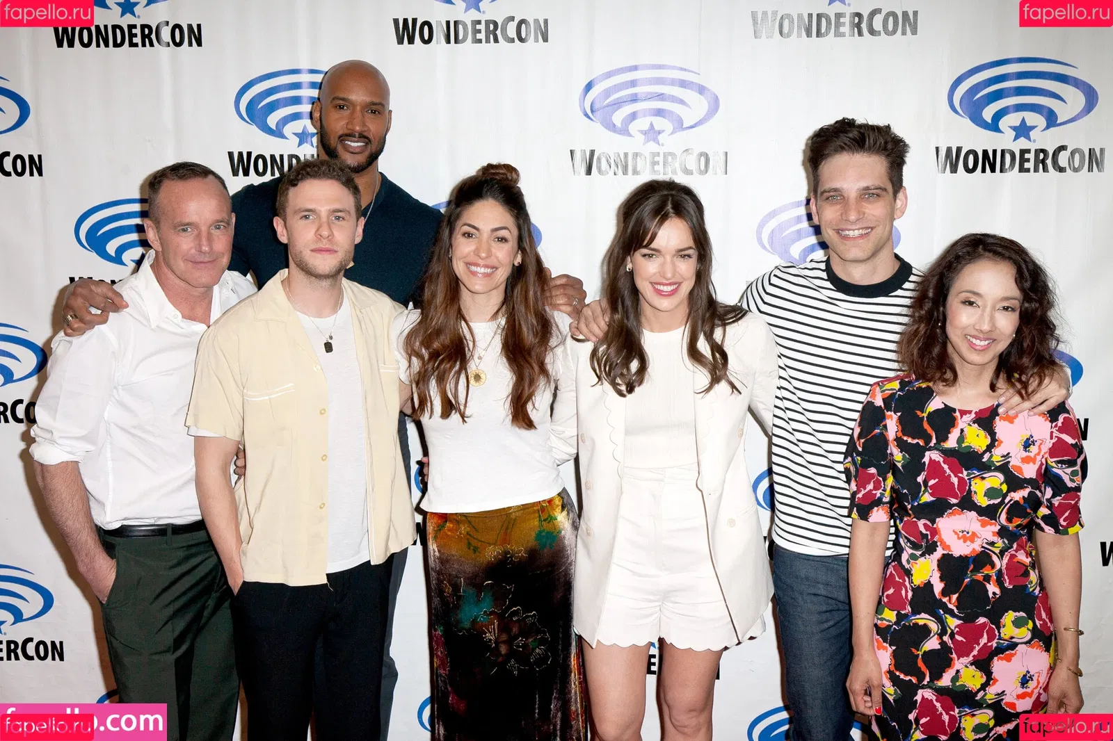 Elizabeth Henstridge Onlyfans Photo Gallery 