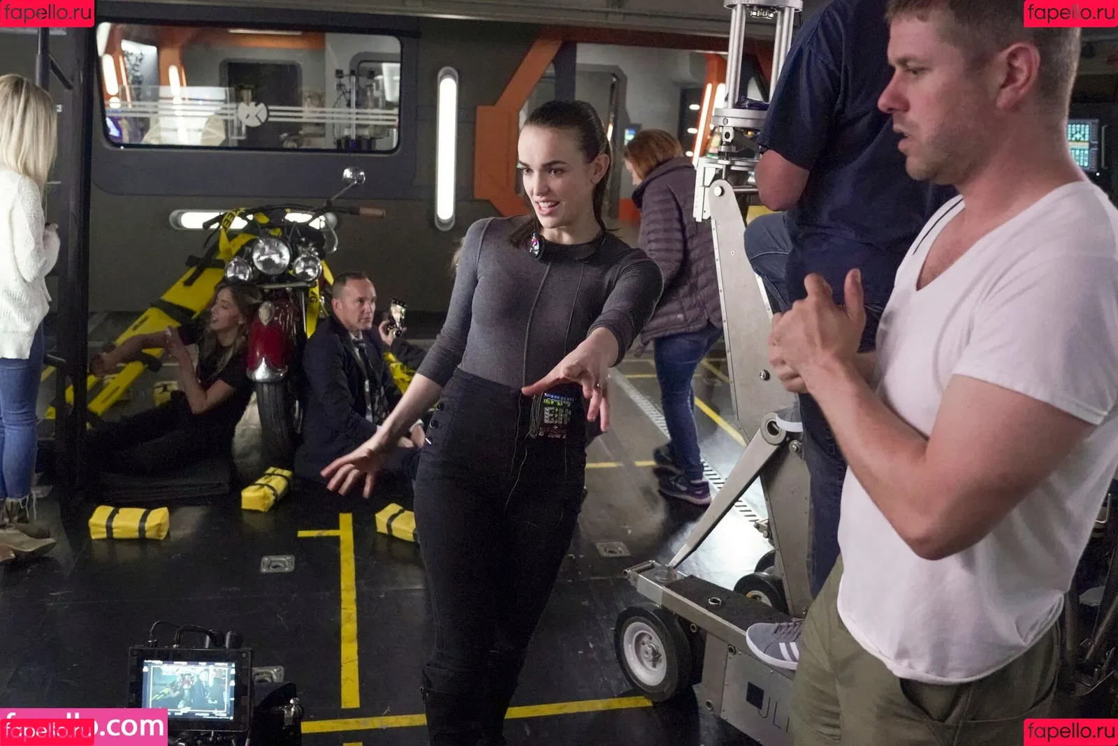 Elizabeth Henstridge Onlyfans Photo Gallery 