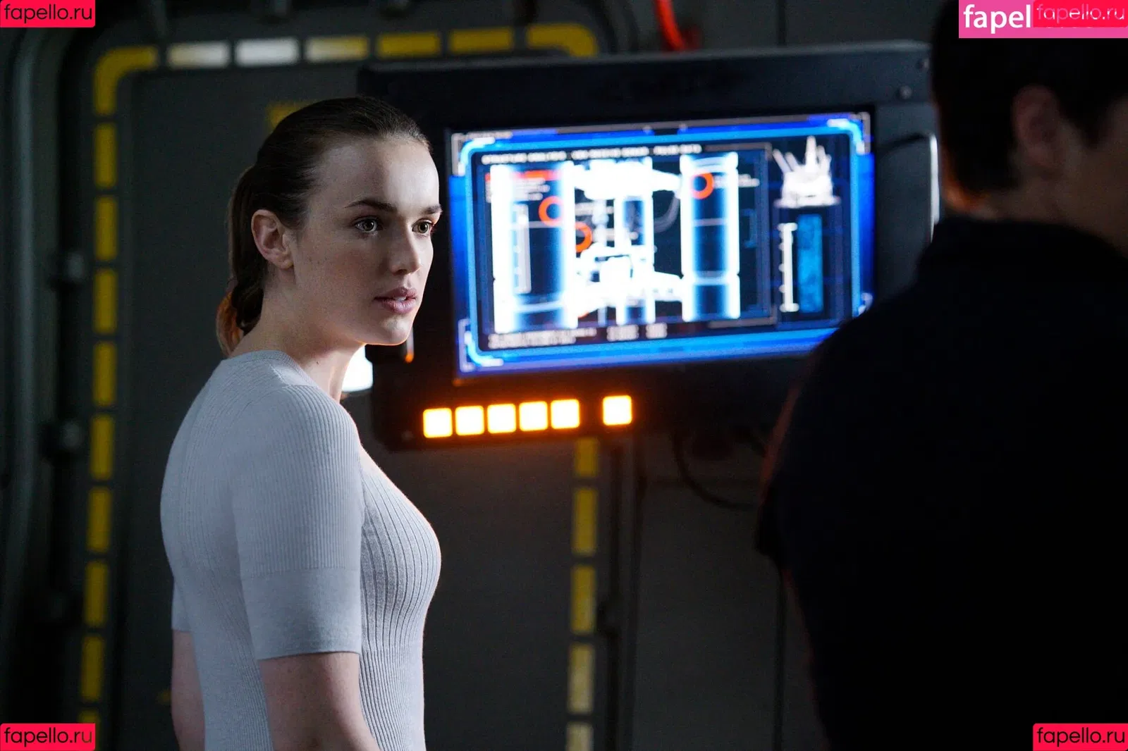 Elizabeth Henstridge Onlyfans Photo Gallery 