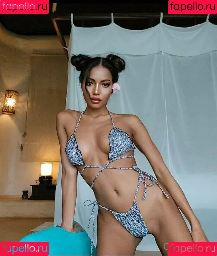 Chloe Saat Onlyfans Photo Gallery 
