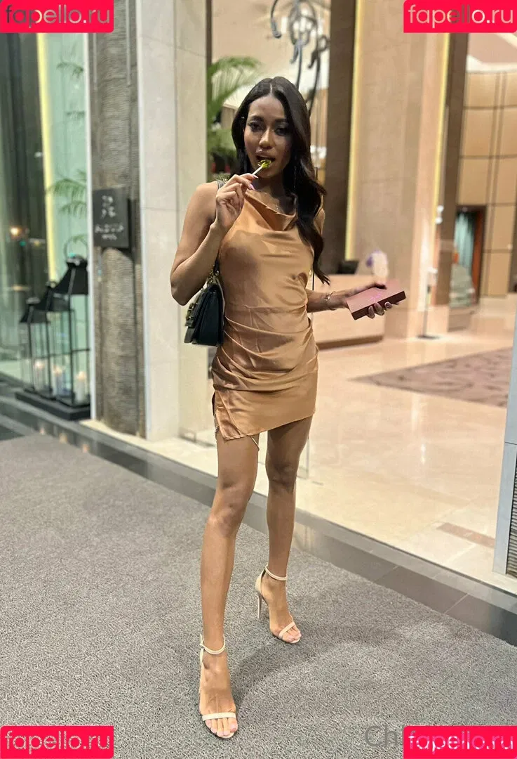 Chloe Saat Onlyfans Photo Gallery 