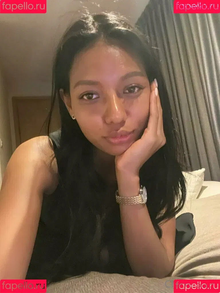Chloe Saat Onlyfans Photo Gallery 
