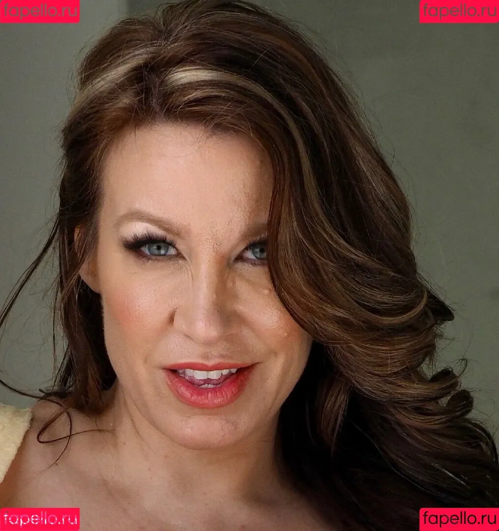 Chelsea Charms Onlyfans Photo Gallery 