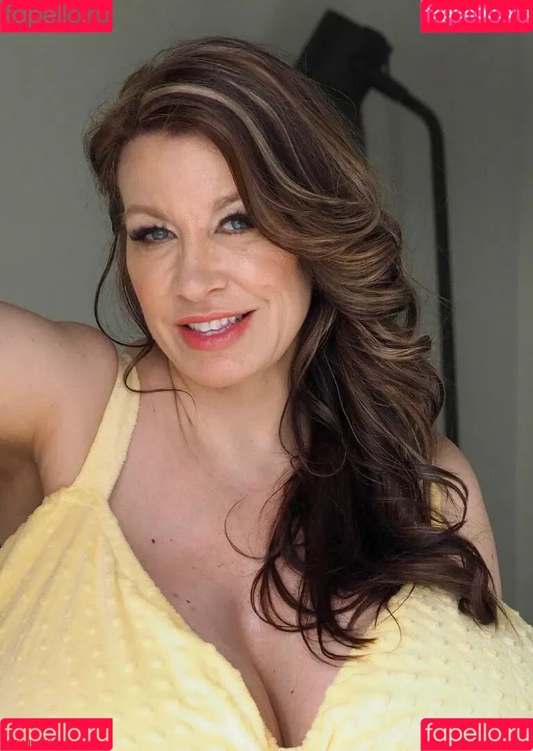 Chelsea Charms Onlyfans Photo Gallery 