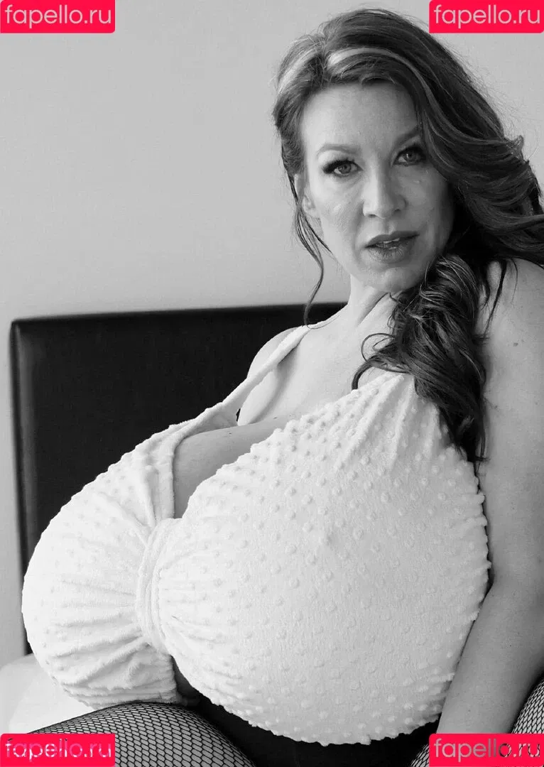 Chelsea Charms Onlyfans Photo Gallery 