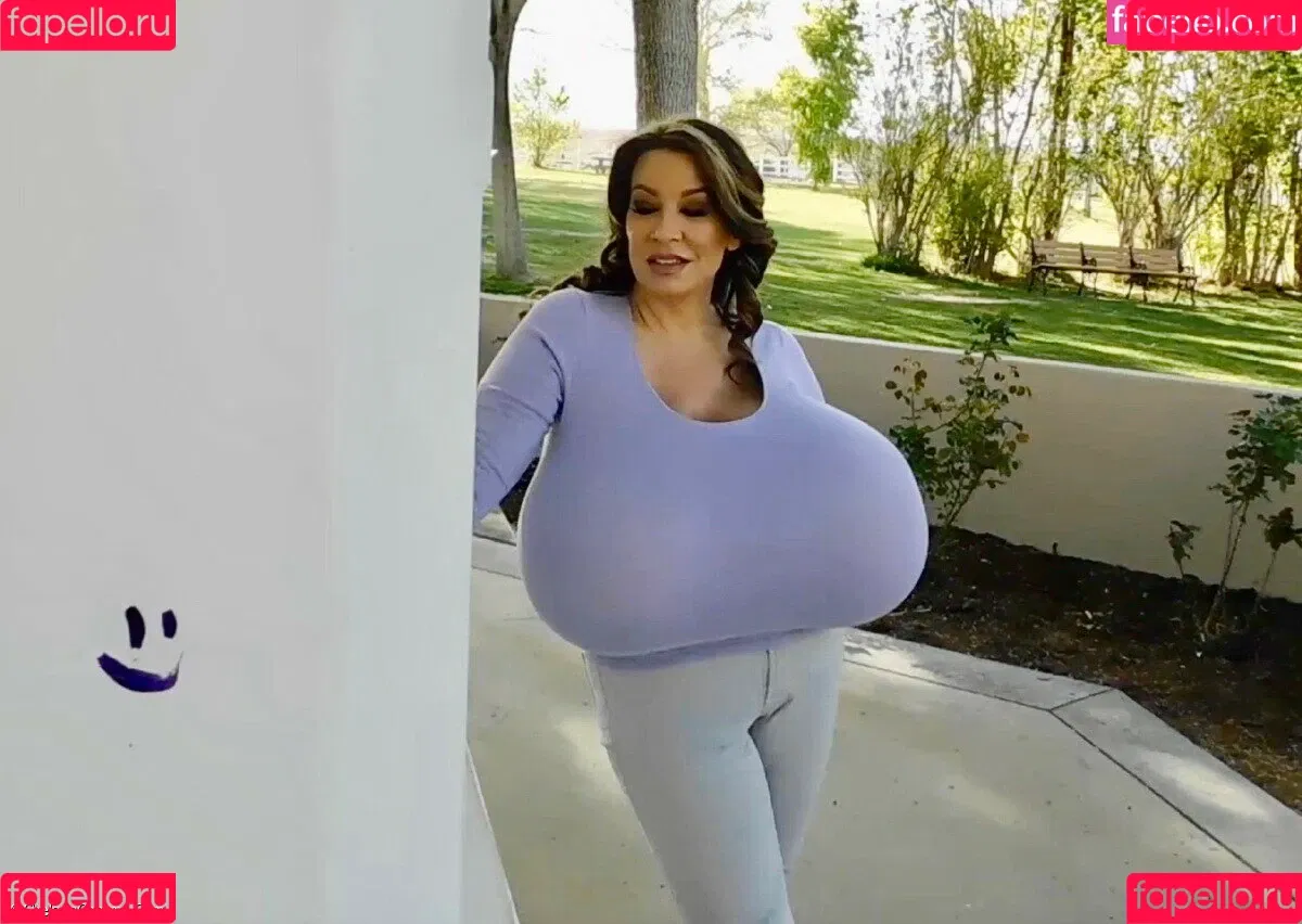 Chelsea Charms Onlyfans Photo Gallery 