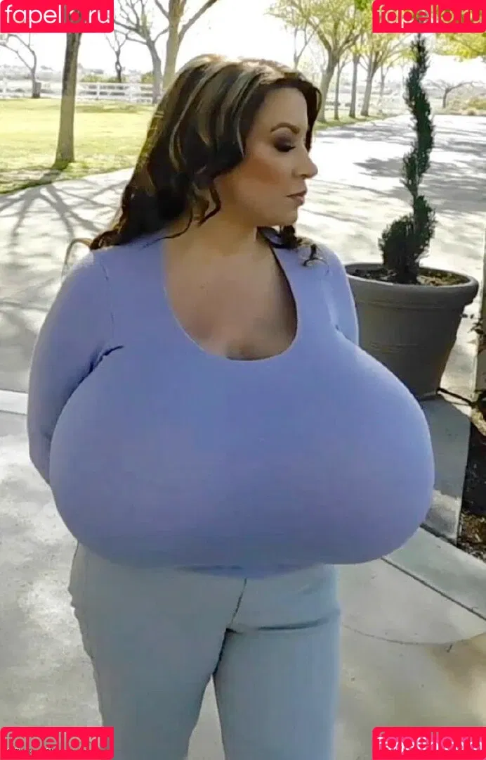 Chelsea Charms Onlyfans Photo Gallery 