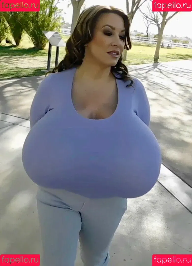 Chelsea Charms Onlyfans Photo Gallery 