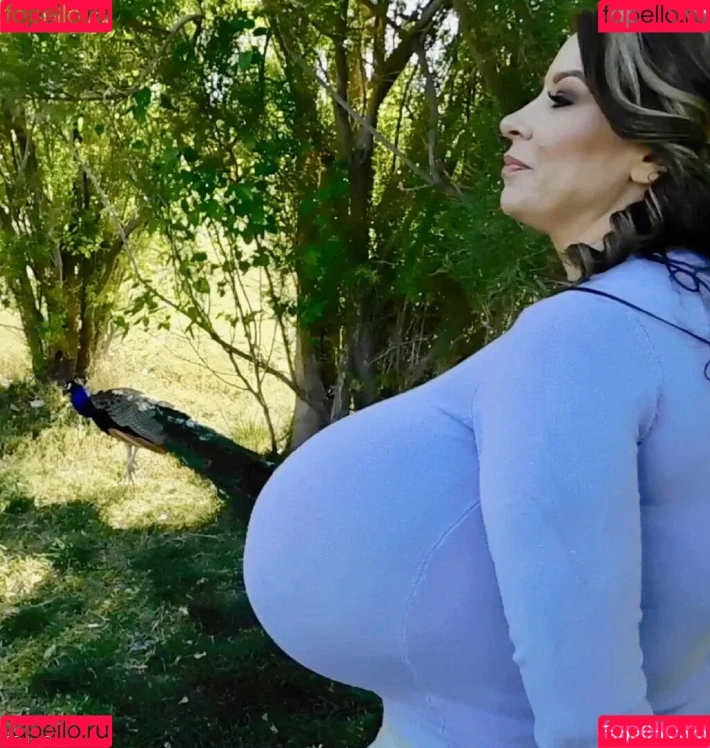 Chelsea Charms Onlyfans Photo Gallery 