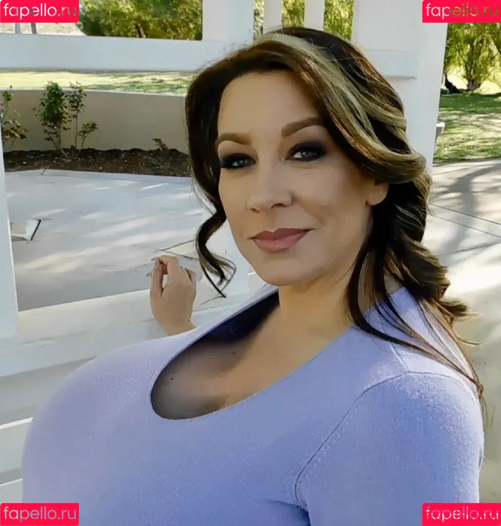 Chelsea Charms Onlyfans Photo Gallery 