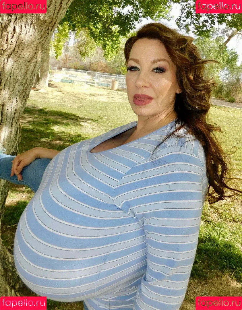 Chelsea Charms Onlyfans Photo Gallery 