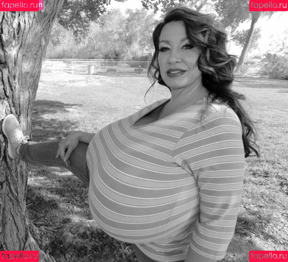 Chelsea Charms Onlyfans Photo Gallery 
