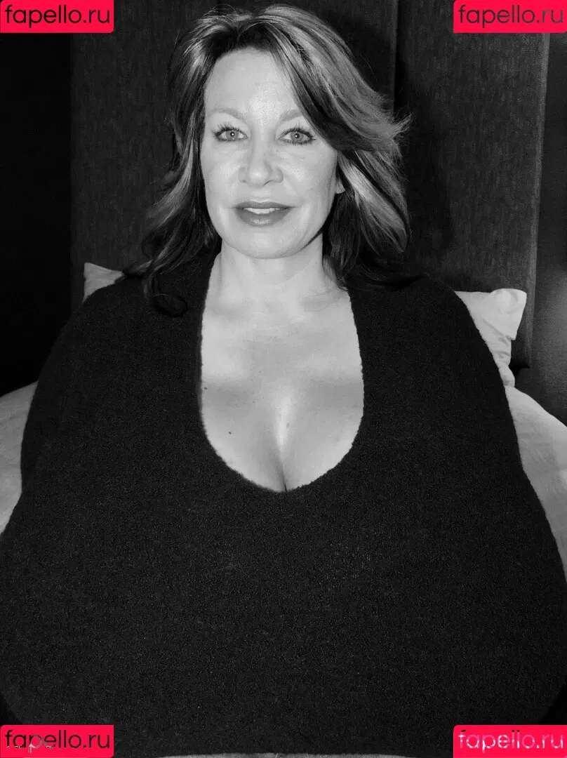 Chelsea Charms Onlyfans Photo Gallery 