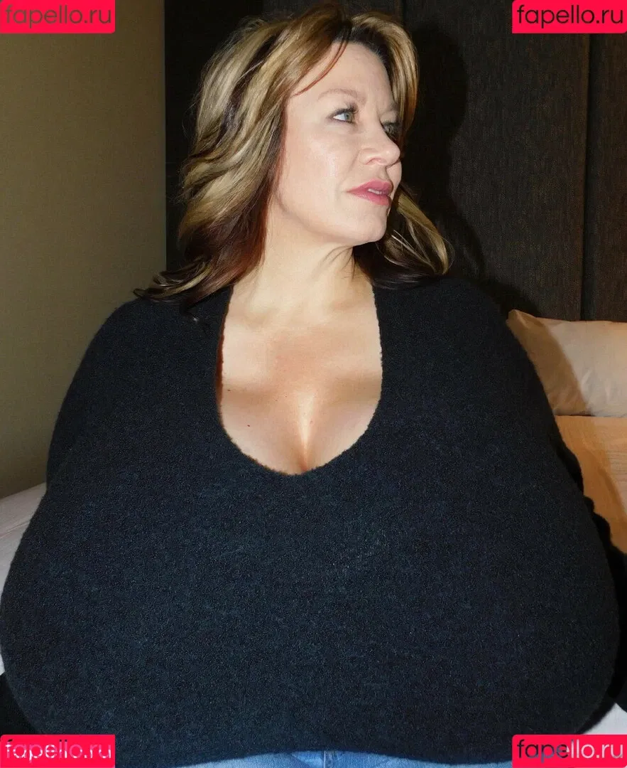 Chelsea Charms Onlyfans Photo Gallery 