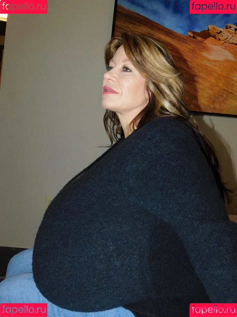 Chelsea Charms Onlyfans Photo Gallery 