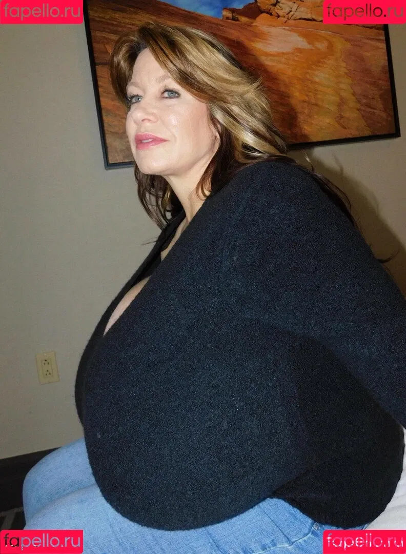 Chelsea Charms Onlyfans Photo Gallery 