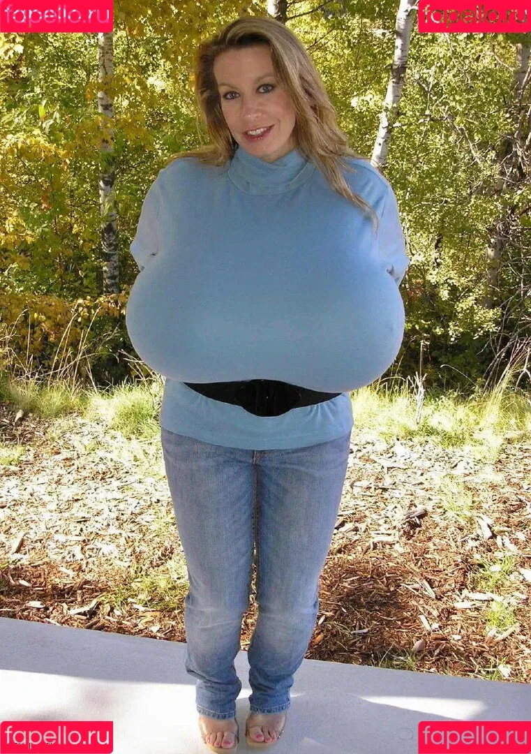 Chelsea Charms Onlyfans Photo Gallery 