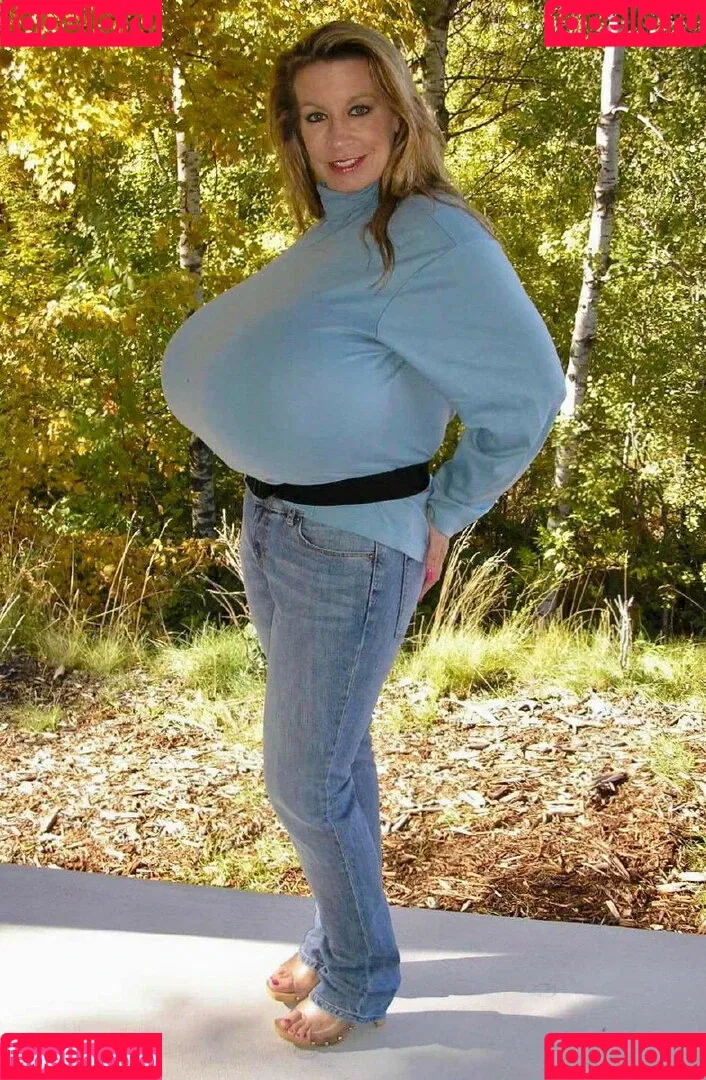 Chelsea Charms Onlyfans Photo Gallery 