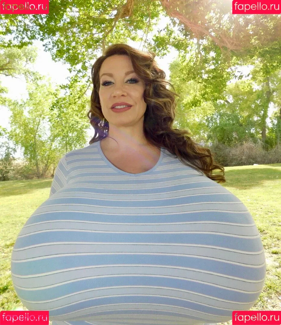 Chelsea Charms Onlyfans Photo Gallery 