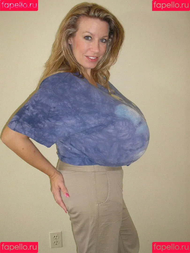 Chelsea Charms Onlyfans Photo Gallery 