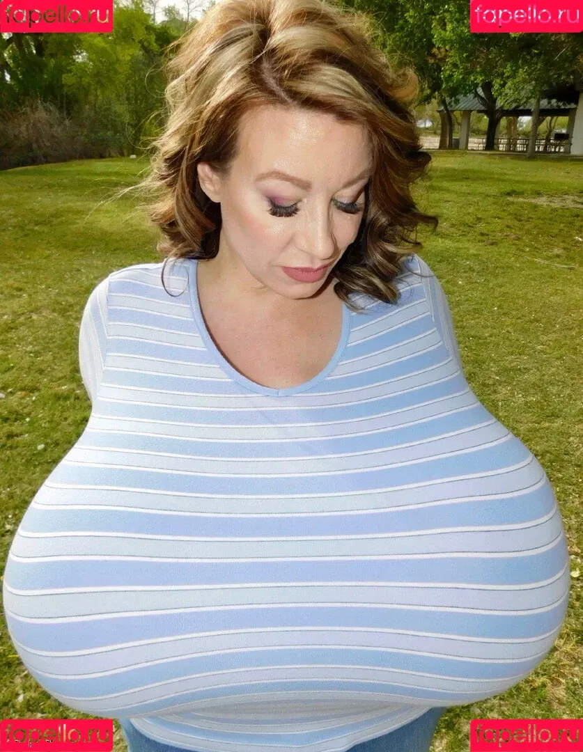 Chelsea Charms Onlyfans Photo Gallery 
