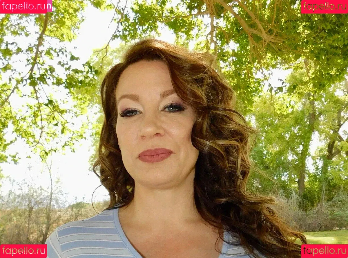 Chelsea Charms Onlyfans Photo Gallery 