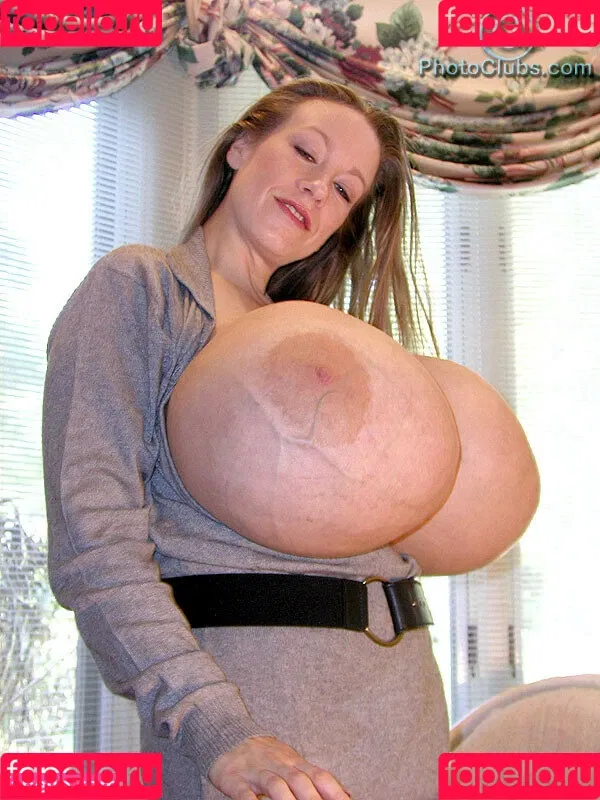 Chelsea Charms Onlyfans Photo Gallery 