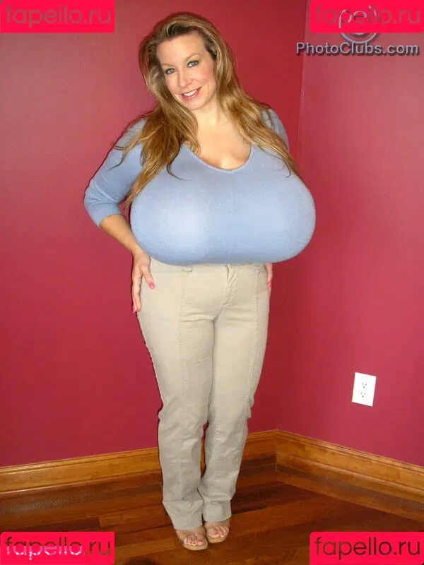 Chelsea Charms Onlyfans Photo Gallery 