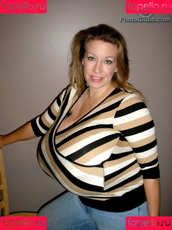 Chelsea Charms Onlyfans Photo Gallery 