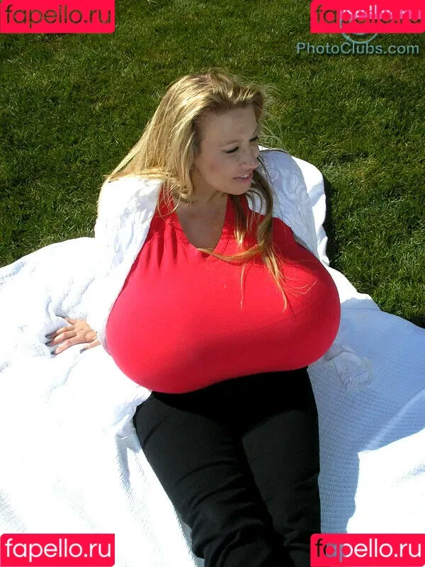 Chelsea Charms Onlyfans Photo Gallery 