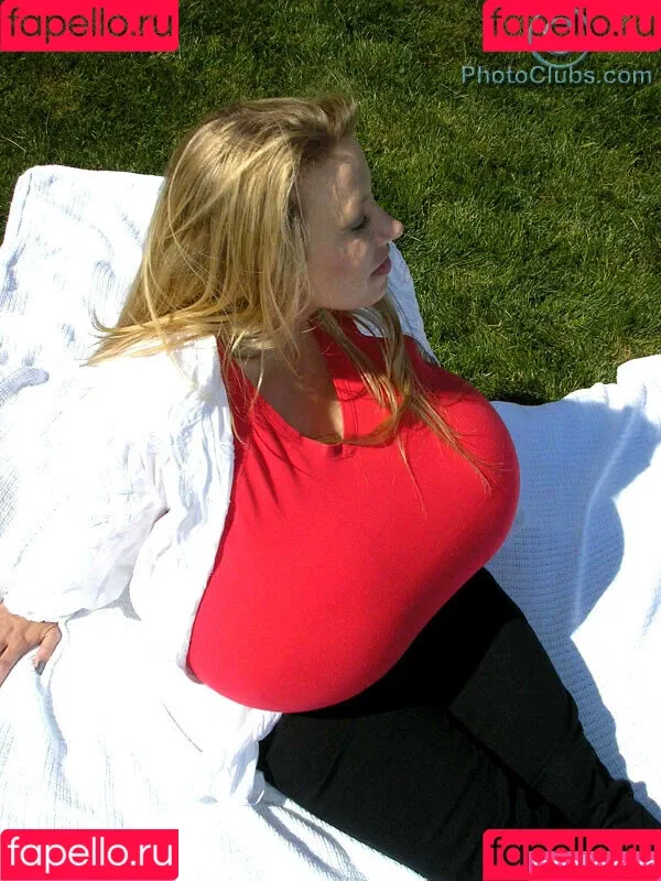 Chelsea Charms Onlyfans Photo Gallery 