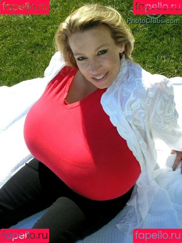 Chelsea Charms Onlyfans Photo Gallery 