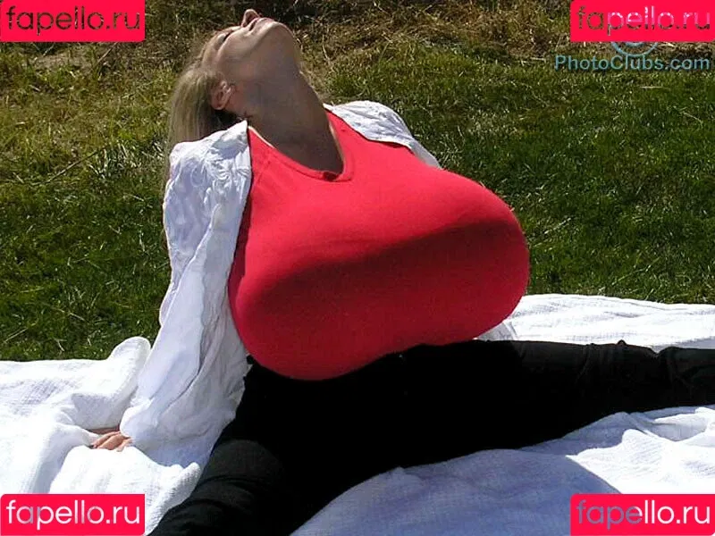 Chelsea Charms Onlyfans Photo Gallery 