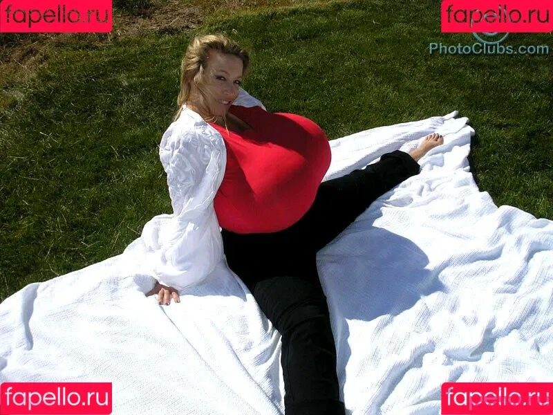 Chelsea Charms Onlyfans Photo Gallery 