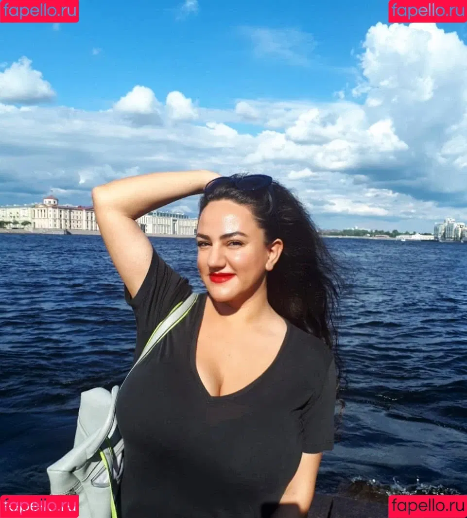 Liana Onlyfans Photo Gallery 