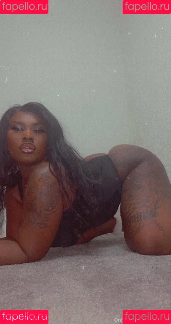 elleblack Onlyfans Photo Gallery 
